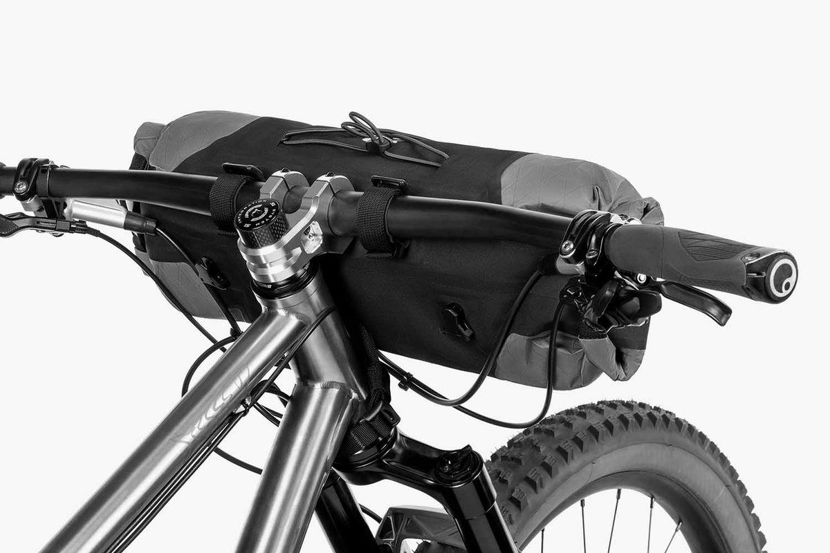 Apidura Back Country Handlebar Pack - 7 Litre